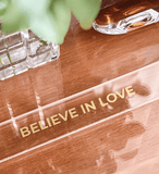 Barra decorativa em acrílico - Believe in love - Incomum Oficial