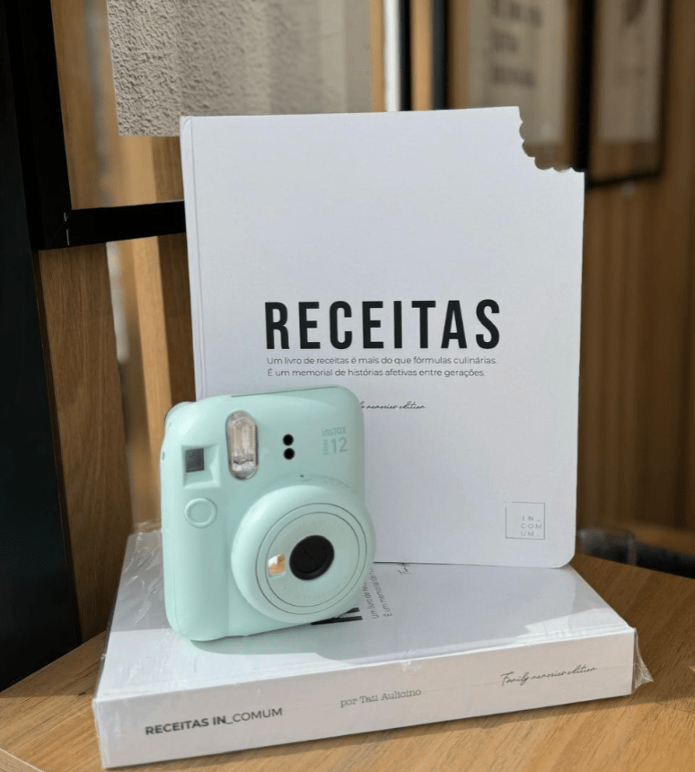 Kit Diário de Receitas - Memórias de Família + Instax 12 mini - Incomum Oficial