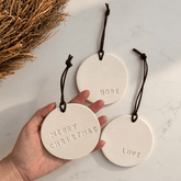 Trio de Enfeites de Natal Personalizados em Cerâmica - Incomum Oficial