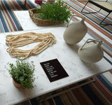 Colar decorativo em madeira mini - bolas - Incomum Oficial