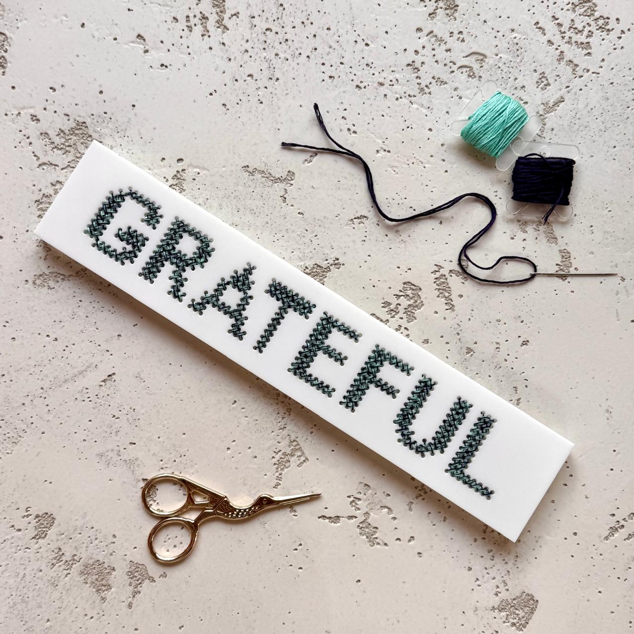 Pontos de Afeto - GRATEFUL - acrílico - Incomum Oficial