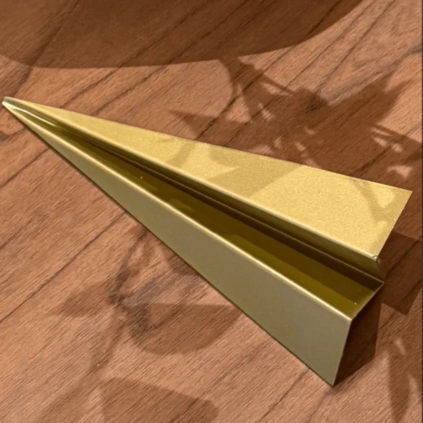 Avião - escultura em metal dourado - Incomum Oficial