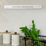 Frase decorativa em madeira - Como você pensa - 90cmx5cm - Incomum Oficial