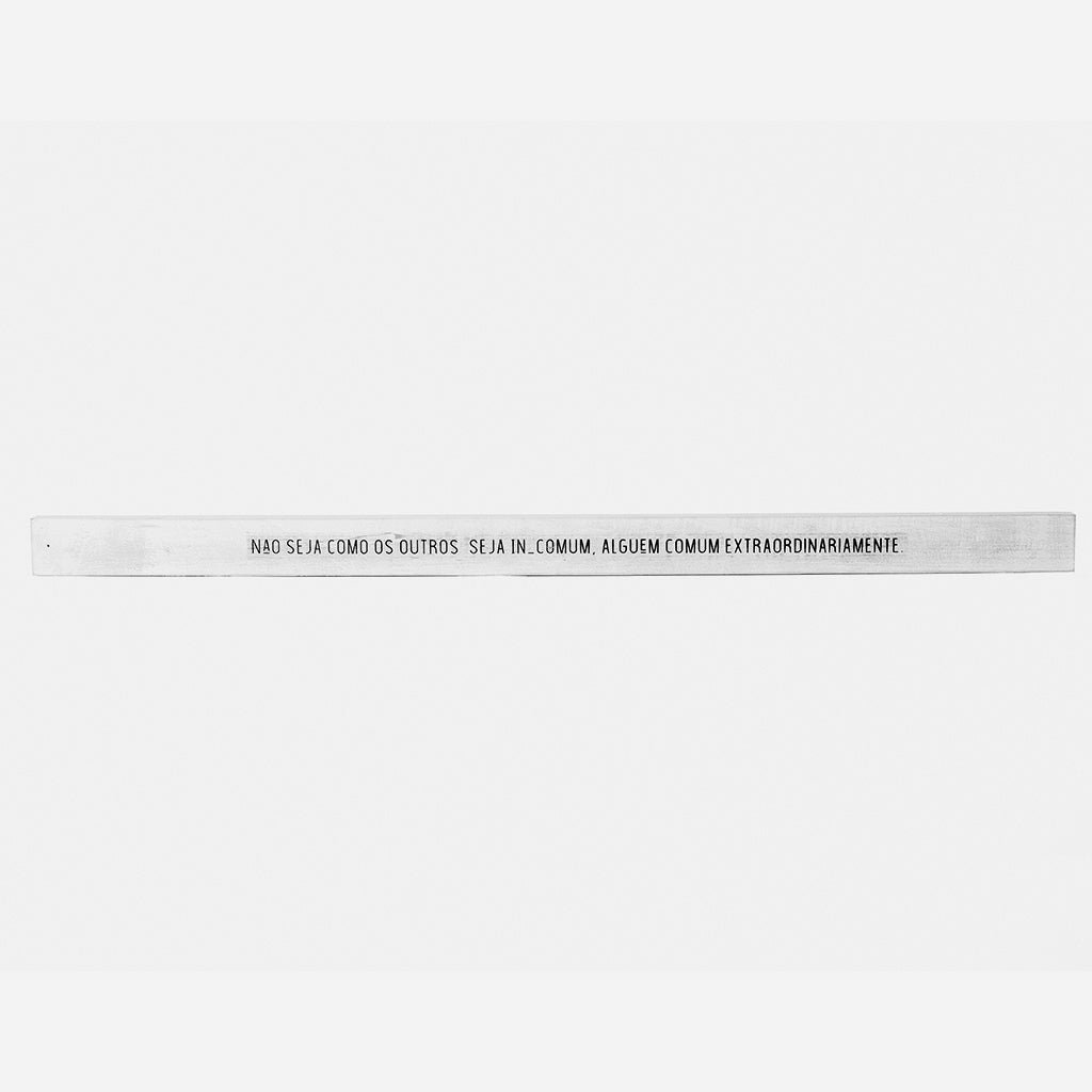 Frase decorativa em madeira - Não seja - 90cmx5cm - Incomum Oficial