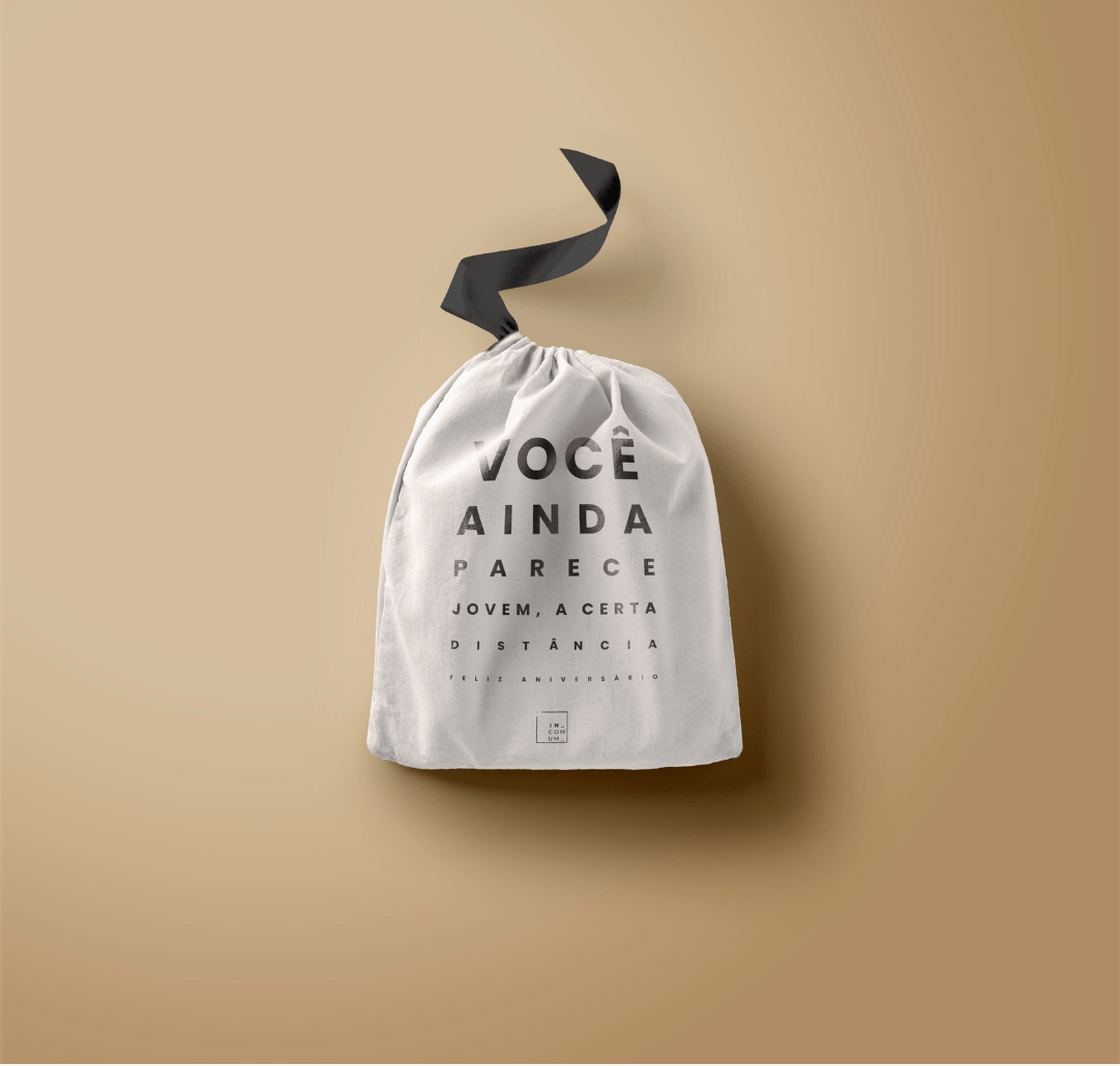 Saco de presente de Aniversário - Incomum Oficial