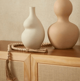 Colar decorativo em madeira longo - bege - Incomum Oficial