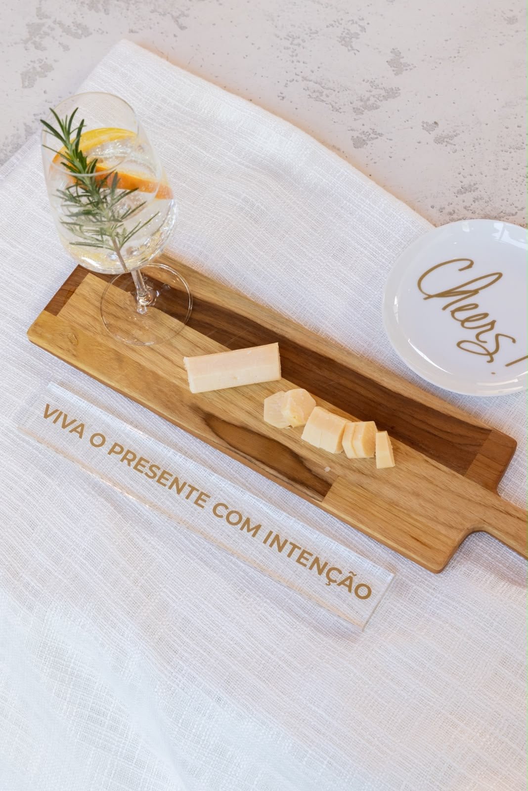 Barra decorativa em acrílico - Viva o presente com intenção - Incomum Oficial