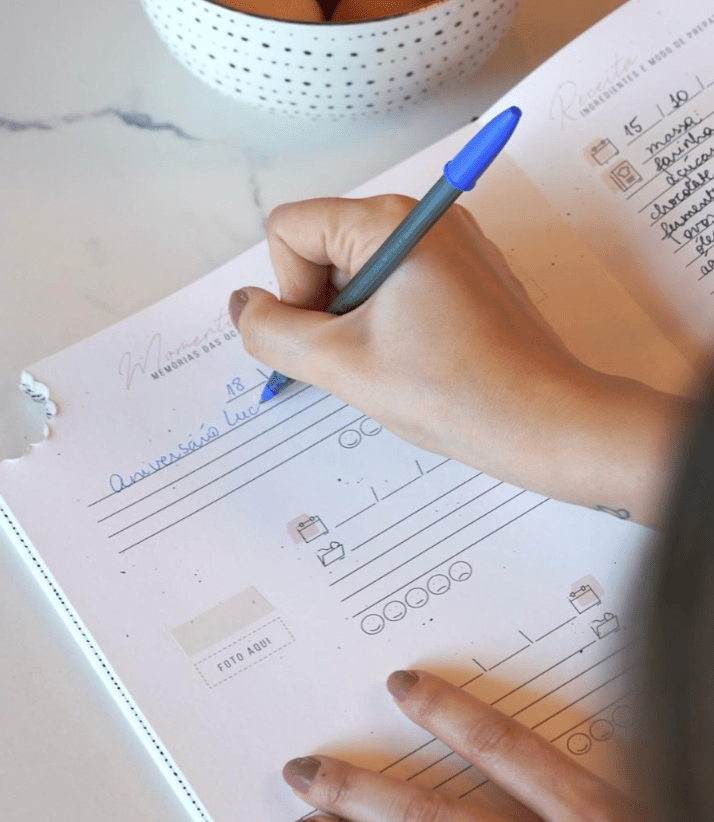 Kit Diário de Receitas - Memórias de Família + Instax mini 11 - Incomum Oficial