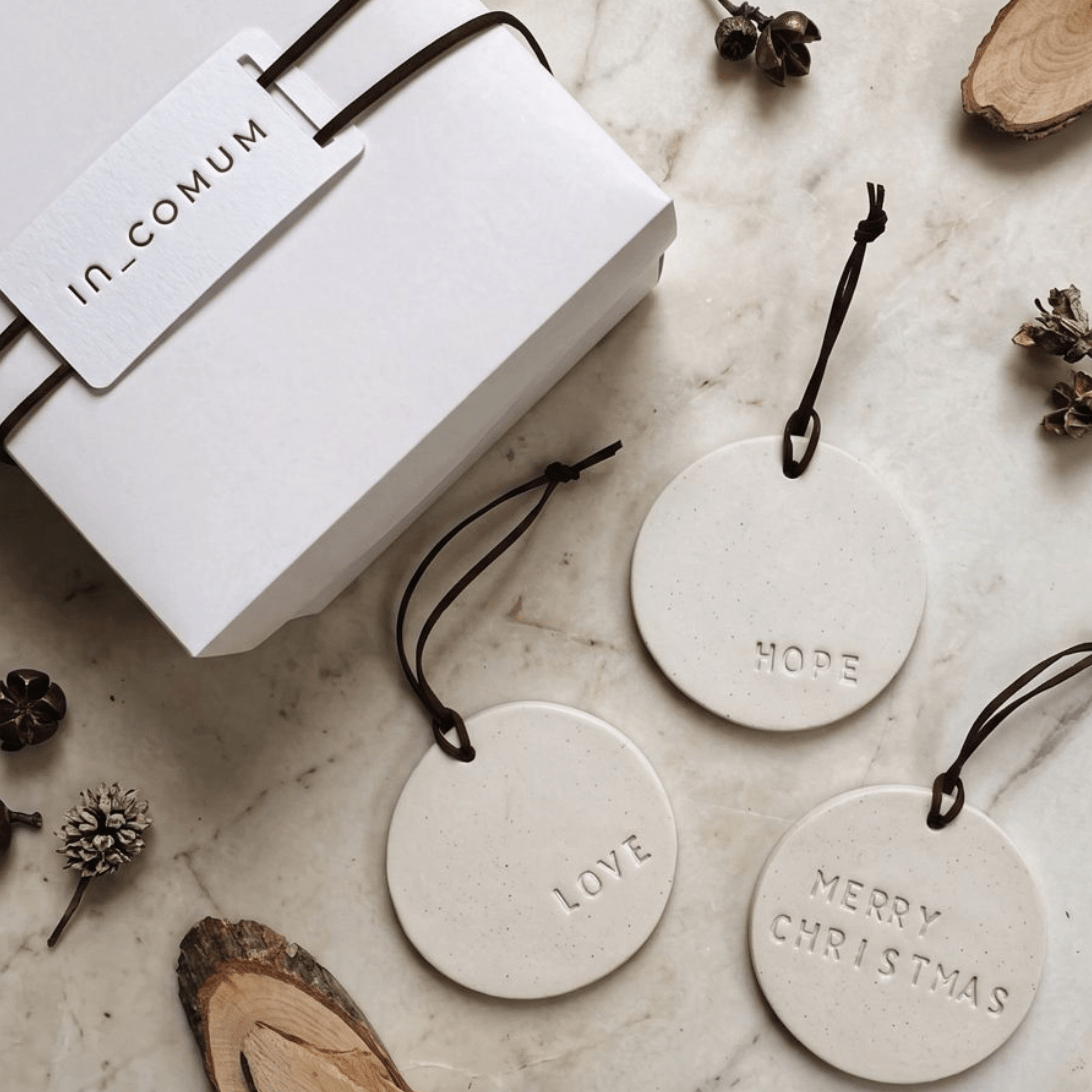 Trio de Enfeites de Natal Personalizados em Cerâmica - Incomum Oficial