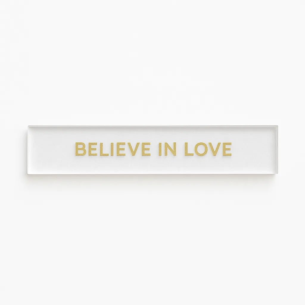 Barra decorativa em acrílico - Believe in love - Incomum Oficial