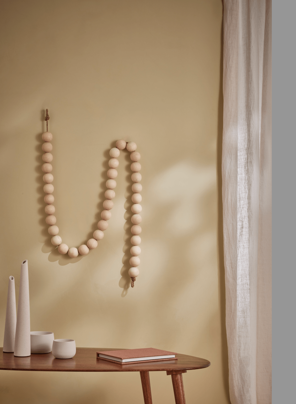 Colar decorativo em madeira Bolas - Grande - Incomum Oficial